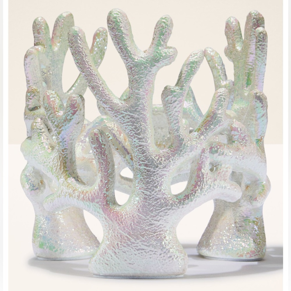 “IRIDESCENT CORAL PEDESTAL” B&BW, 3-Wick Candle Holder, 4.9”D x 5.1”H, NWT base